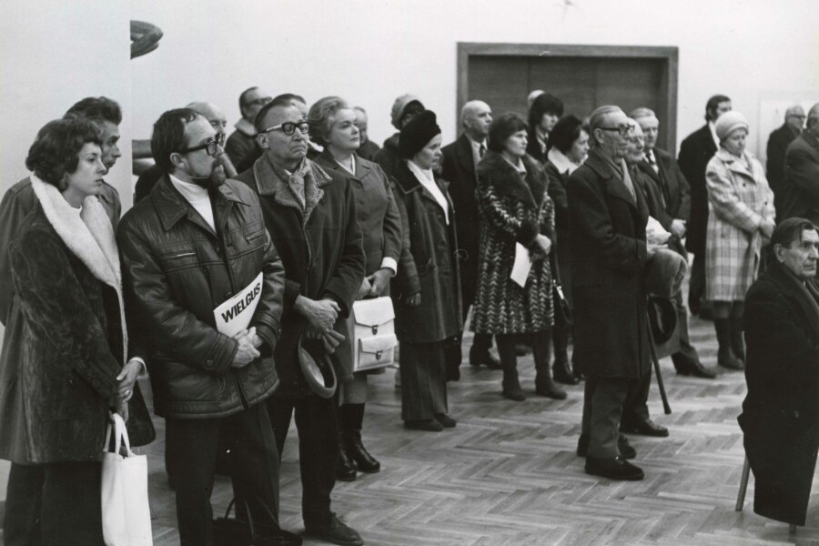 4. zleva paní Kroupová